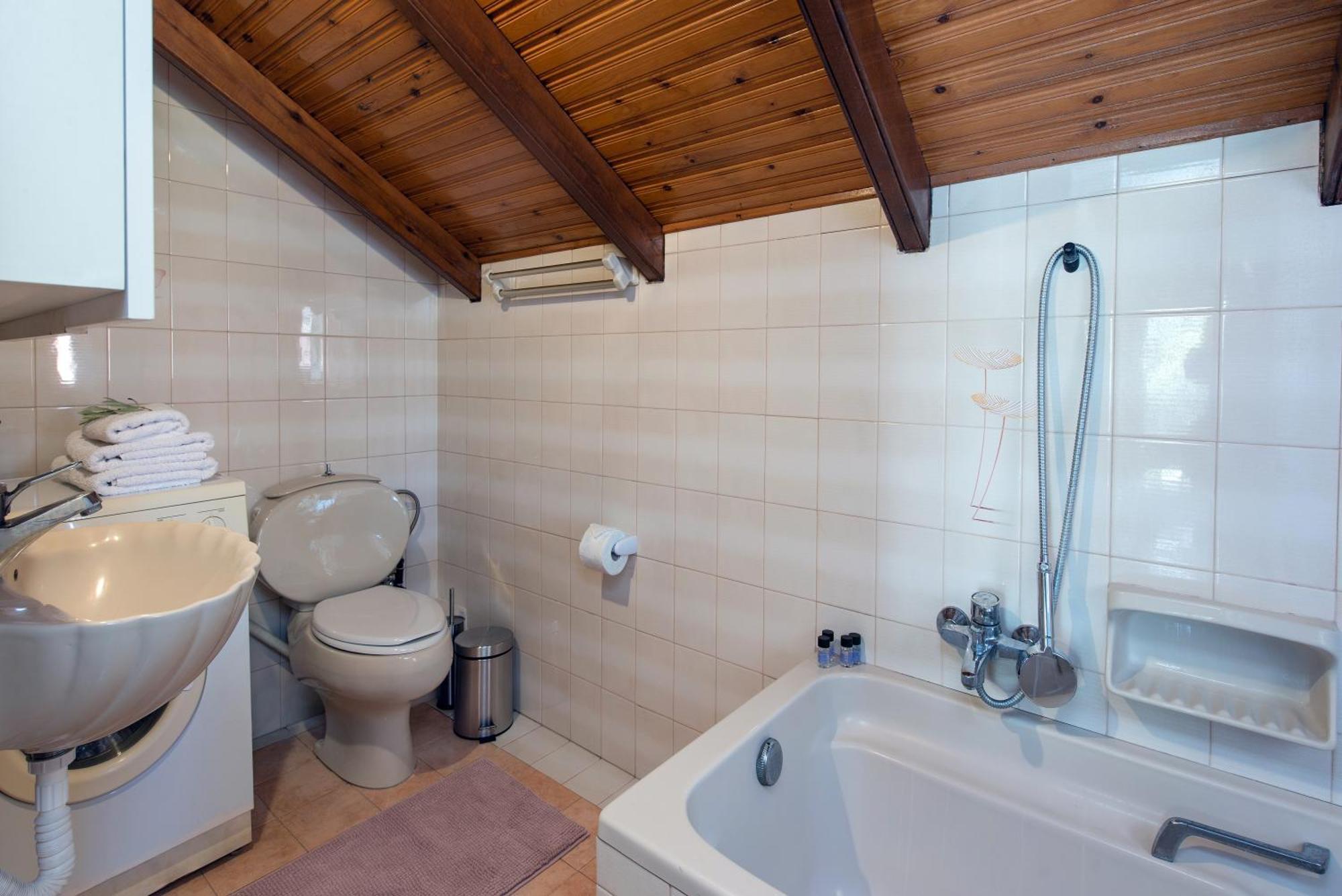 The Roof Family Apartment Alepou ภายนอก รูปภาพ